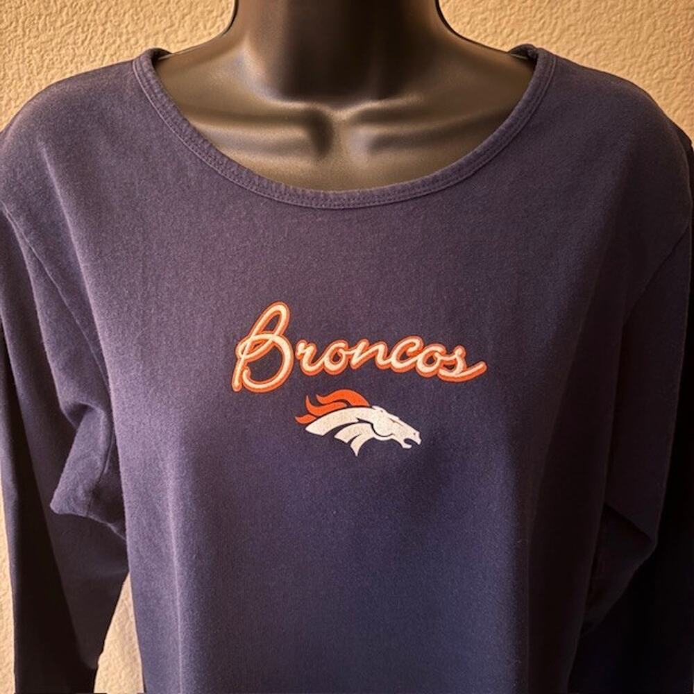 Women's Size XL Denver Broncos Navy Blue Long Sleeve Tee NFL for Her 100% Cotton - Picture 2 of 7